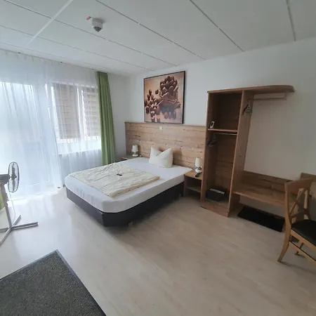 Schlabecks 'fraenkischer Hof' --- Garni - - *